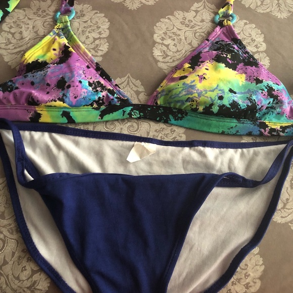 Two piece swimsuit - Picture 1 of 2